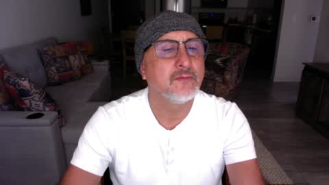Snapshot of latinnous chatting on January 2025 06:32:01 PM QS - INDEPENDENT MODEL online show from January 2025 06:32:01 PM
