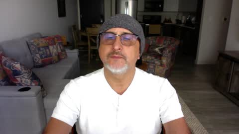 Snapshot of latinnous chatting on January 2025 06:21:01 PM QS - INDEPENDENT MODEL online show from January 2025 06:21:01 PM