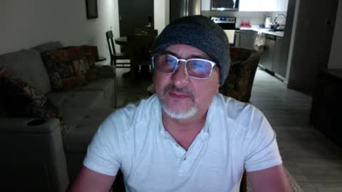 Snapshot of latinnous chatting on January 2025 03:09:02 AM QS - INDEPENDENT MODEL online show from January 2025 03:09:02 AM