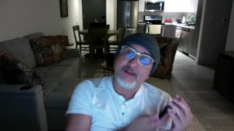 Snapshot of latinnous chatting on January 2025 02:48:01 AM QS - INDEPENDENT MODEL online show from January 2025 02:48:01 AM