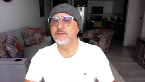 Snapshot of latinnous chatting on February 2025 04:54:01 PM QS - INDEPENDENT MODEL online show from February 2025 04:54:01 PM