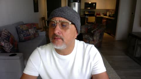 Snapshot of latinnous chatting on February 2025 03:20:02 PM QS - INDEPENDENT MODEL online show from February 2025 03:20:02 PM