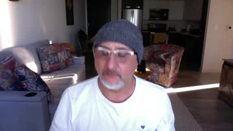 Snapshot of latinnous chatting on February 2025 10:21:02 PM QS - INDEPENDENT MODEL online show from February 2025 10:21:02 PM