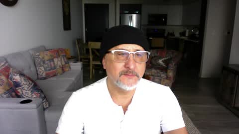 Snapshot of latinnous chatting on February 2025 04:32:01 PM QS - INDEPENDENT MODEL online show from February 2025 04:32:01 PM