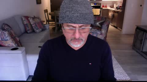 Snapshot of latinnous chatting on February 2025 08:33:02 PM QS - INDEPENDENT MODEL online show from February 2025 08:33:02 PM