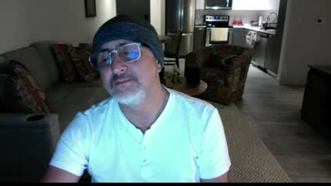 Snapshot of latinnous chatting on February 2025 06:10:02 AM QS - INDEPENDENT MODEL online show from February 2025 06:10:02 AM