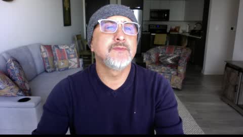 Snapshot of latinnous chatting on March 2025 06:01:02 PM QS - INDEPENDENT MODEL online show from March 2025 06:01:02 PM