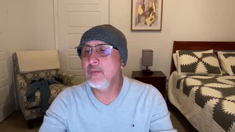 Snapshot of latinnous chatting on October 2025 02:34:01 AM QS - INDEPENDENT MODEL online show from October 2025 02:34:01 AM