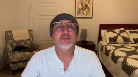 Snapshot of latinnous chatting on October 2025 02:34:02 AM QS - INDEPENDENT MODEL online show from October 2025 02:34:02 AM