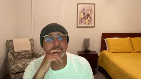 Snapshot of latinnous chatting on November 2025 03:27:01 AM QS - INDEPENDENT MODEL online show from November 2025 03:27:01 AM