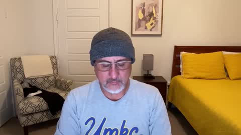 Snapshot of latinnous chatting on November 2025 06:36:02 AM QS - INDEPENDENT MODEL online show from November 2025 06:36:02 AM