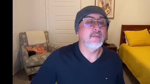 Snapshot of latinnous chatting on November 2025 05:17:01 AM QS - INDEPENDENT MODEL online show from November 2025 05:17:01 AM