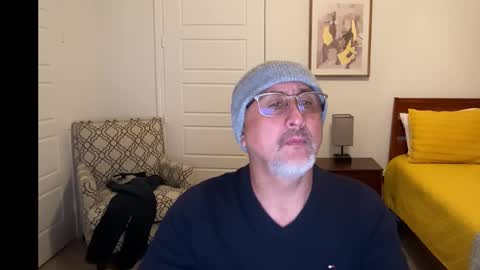 Snapshot of latinnous chatting on December 2025 04:40:02 AM QS - INDEPENDENT MODEL online show from December 2025 04:40:02 AM