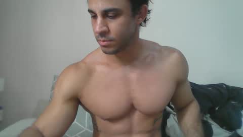 latino_rodri online show from May 2026 11:40:01 AM