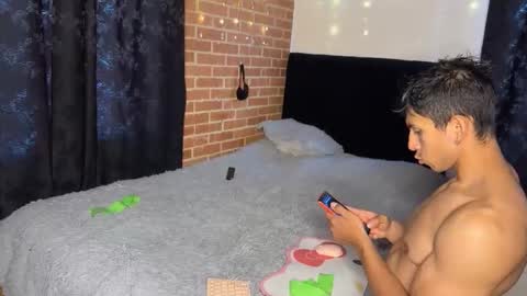 latinosadictosalsexo online show from January 2026 09:42:01 PM