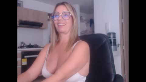 Snapshot of latinpaprika chatting on February 2025 01:33:01 AM latinpaprika online show from February 2025 01:33:01 AM