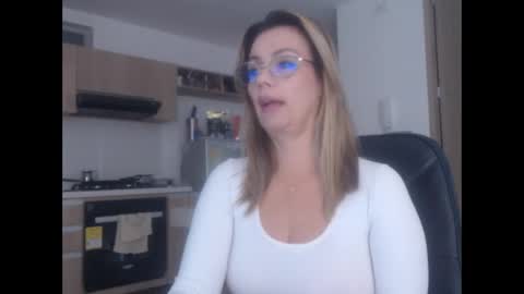 Snapshot of latinpaprika chatting on March 2025 11:42:02 AM latinpaprika online show from March 2025 11:42:02 AM