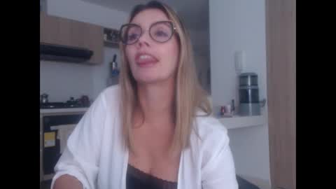 Snapshot of latinpaprika chatting on March 2025 09:02:02 AM latinpaprika online show from March 2025 09:02:02 AM