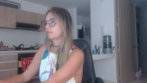Snapshot of latinpaprika chatting on October 2025 01:28:01 AM latinpaprika online show from October 2025 01:28:01 AM