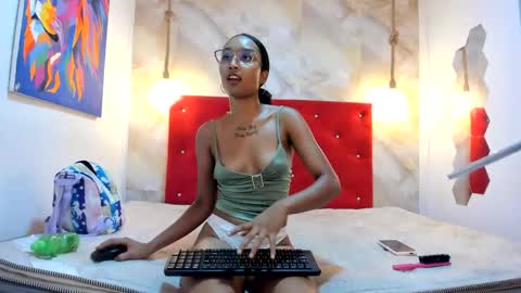 Snapshot of latins_lovers20 chatting on December 2024 06:19:01 PM latins lovers20 online show from December 2024 06:19:01 PM