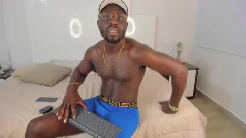 Snapshot of latrellx7 chatting on December 2024 12:23:02 PM LEANDRO online show from December 2024 12:23:02 PM