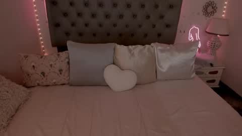 Laura online show from November 2025 07:40:01 AM