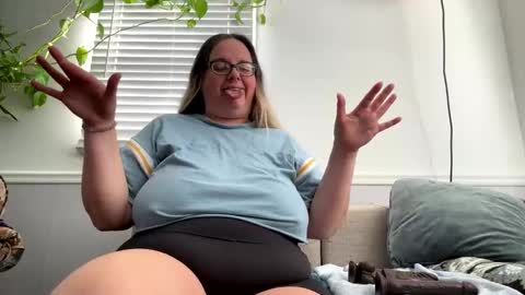 LauLauMa online show from January 2025 03:43:01 PM