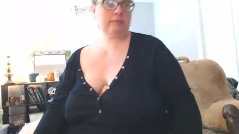 Snapshot of laulauma chatting on March 2026 04:02:02 PM LauLauMa online show from March 2026 04:02:02 PM