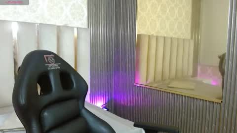 laulin_tay online show from February 2026 03:54:01 AM