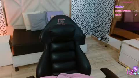 laulin_tay online show from April 2026 04:04:01 AM