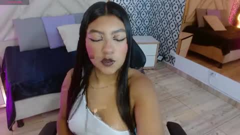 laulin_tay online show from May 2026 03:56:01 AM