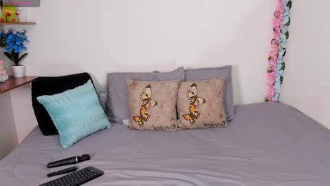 laura1__ online show from February 2025 01:11:01 AM