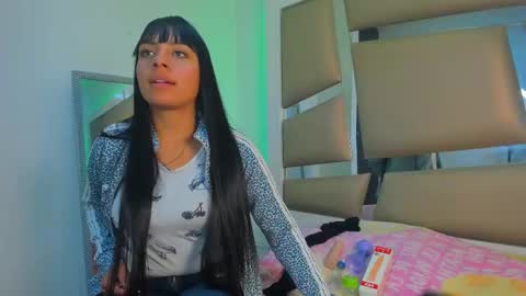 Snapshot of laura__js_ chatting on March 2025 09:05:02 PM laura__js_ online show from March 2025 09:05:02 PM