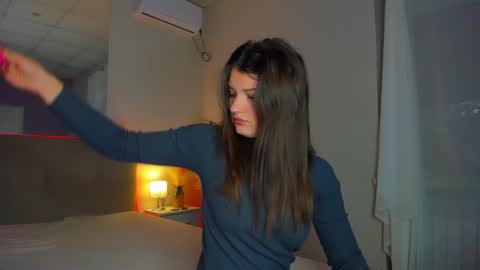 Laura online show from October 2025 05:27:01 AM