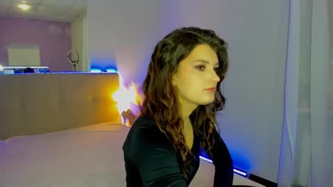 Laura online show from November 2025 05:51:02 AM