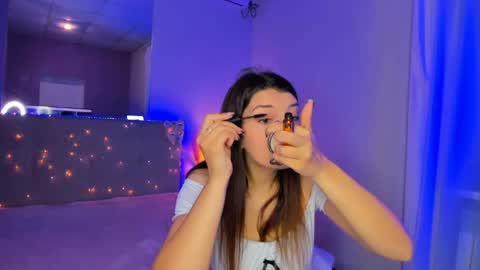 Laura online show from May 2026 05:12:01 AM