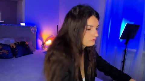 Laura online show from June 2026 05:05:01 AM
