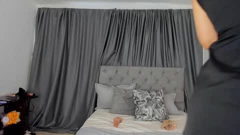   online show from November 2025 12:51:01 PM