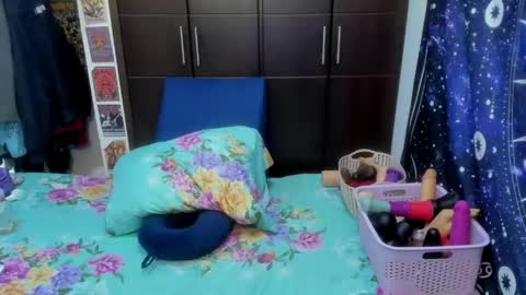 Snapshot of laura_anal_ chatting on May 2026 07:10:01 PM Wen online show from May 2026 07:10:01 PM