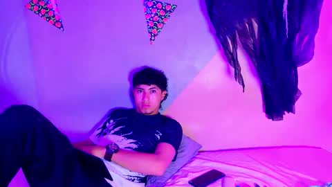 Snapshot of laura_and_kevin chatting on October 2025 01:36:03 PM laura_and_kevin online show from October 2025 01:36:03 PM