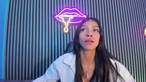 Snapshot of laura_aristizabal_19 chatting on December 2024 07:32:02 PM Laura online show from December 2024 07:32:02 PM