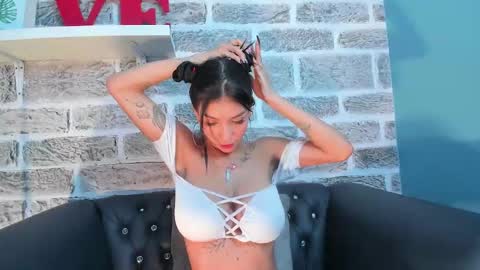 Snapshot of laura_aristizabal_19 chatting on December 2024 04:02:02 PM Laura online show from December 2024 04:02:02 PM