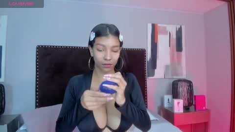 Snapshot of laura_aristizabal_19 chatting on February 2025 01:06:01 PM Laura online show from February 2025 01:06:01 PM