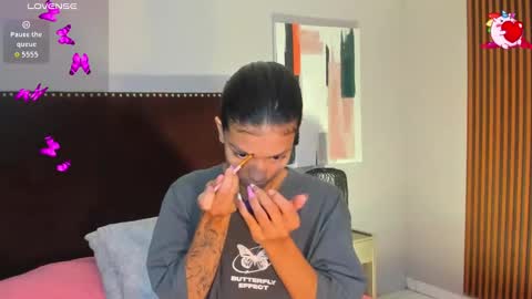 Snapshot of laura_aristizabal_19 chatting on October 2025 12:50:01 PM Laura online show from October 2025 12:50:01 PM