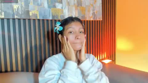 Snapshot of laura_aristizabal_19 chatting on October 2025 12:48:02 PM Laura online show from October 2025 12:48:02 PM