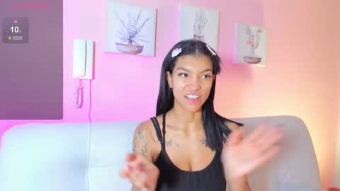 Snapshot of laura_aristizabal_19 chatting on November 2025 01:00:01 PM Laura online show from November 2025 01:00:01 PM