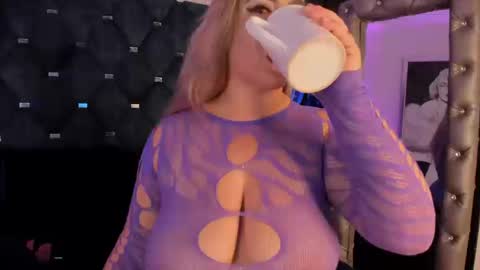 Snapshot of laura_bassi chatting on September 2025 04:03:01 AM Laura Bassi online show from September 2025 04:03:01 AM