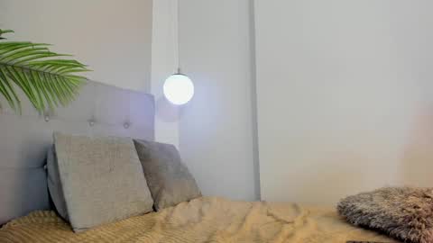 Laura Bonnet  online show from March 2025 06:48:02 AM