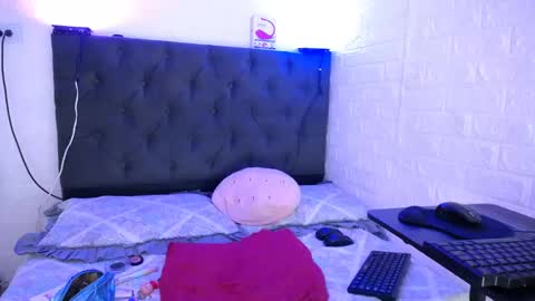 Snapshot of laura_candy02 chatting on December 2024 11:25:02 PM LAURA online show from December 2024 11:25:02 PM