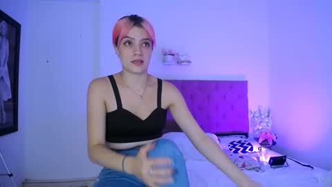 Snapshot of laura_candy02 chatting on December 2024 11:25:01 PM LAURA online show from December 2024 11:25:01 PM